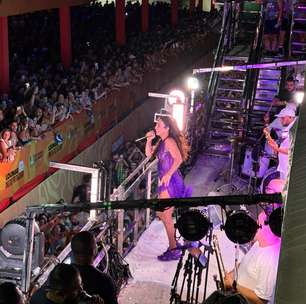 Em primeiro trio após separação, Ivete diminui 'brincadeiras' e arrasta multidão em Carnatal