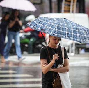 São Paulo amanhece chuvosa sob influência de ciclone no Sul; cidade permanece em alerta