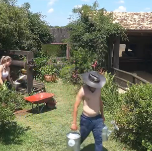 A Fazenda 17: Saory abre o jogo e elogia Dudu Camargo "Magrinho mas tem conteúdo"