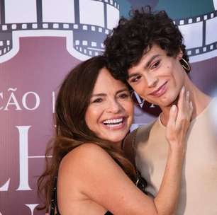 Luiza Tomé faz rara aparição com o filho modelo gêmeo