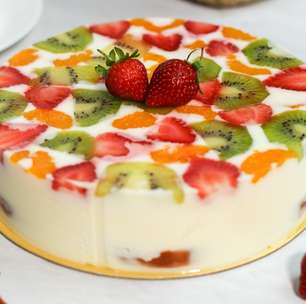 Aqui está uma versão especial de pudim natalino para a sobremesa da sua ceia