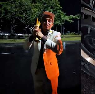 João Gomes mostra prêmio no Aterro do Flamengo após pneu furar na saída do Multishow