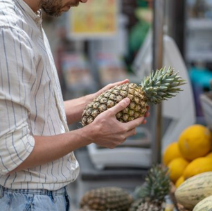 Como escolher fruta no hortifruti sem precisar ficar apertando elas