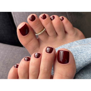 Estas dez ideias de pedicures vão te fazer fugir do óbvio no Natal 2025 e exibir pés impecáveis