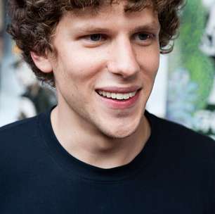 Jesse Eisenberg decide doar rim de forma altruísta: pra qualquer pessoa que precisar