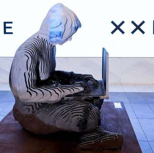 Satoshi Nakamoto recebe estátua na Bolsa de Valores de Nova York (NYSE)