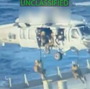 Vídeo mostra interceptação dos EUA a navio petroleiro venezuelano; Maduro fala em 'roubo'