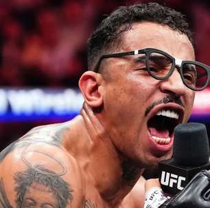 VÍDEO: Clima quente! Carlos Prates se envolve em confusão e xinga rival durante evento na Turquia; entenda