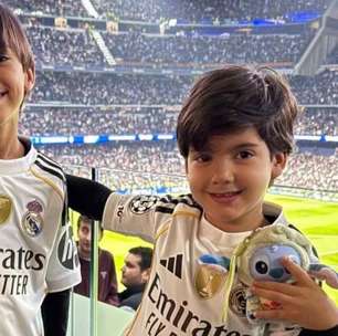 Filhos de ex-companheiro de Vini Jr tietam elenco do Real Madrid
