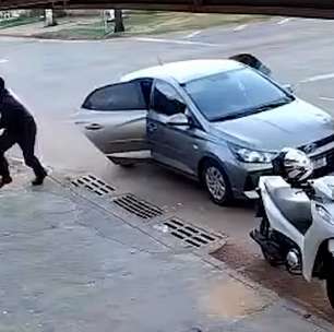 Criminoso com máscara do 'Pânico' mata homem a tiros em conveniência no MS