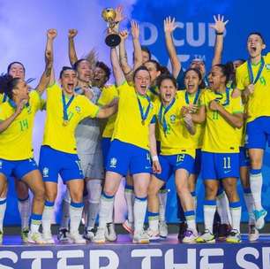 'A gente escreveu o nosso nome na história', diz brasileira campeã mundial de futsal