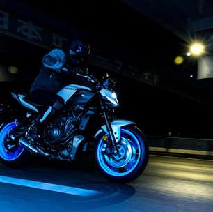 A mais recente ideia maluca da Yamaha: um sistema de escape com um motor que te faz inclinar a moto ainda mais; e pode chegar na próxima MT