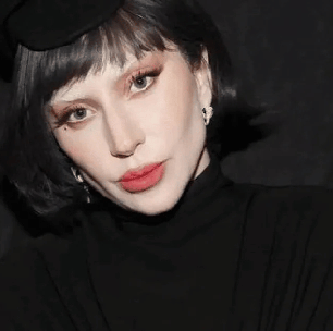 Lady Gaga interrompe show em Sydney após queda de dançarino no palco