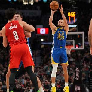 Curry bate recorde de Michael Jordan em derrota dos Warriors