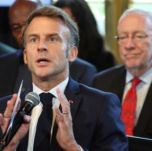 Parlamento da França suspende a impopular reforma da Previdência de Macron