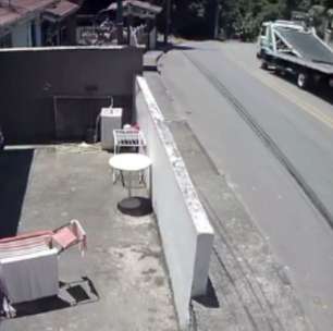 Homem é preso por arrastar cachorro amarrado em caminhão por 1 km em SC