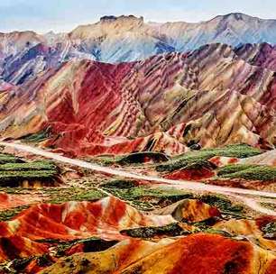 Montanhas coloridas na China parecem tingidas à mão