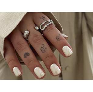 O novo formato de unha das mulheres ricas, que fica ideal em manicures curtas e elegantes (não é o estilo amendoado)