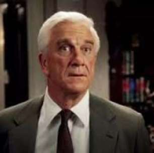 Corra que a Polícia Vem Aí! chega ao Prime Video e atualiza a clássica comédia policial