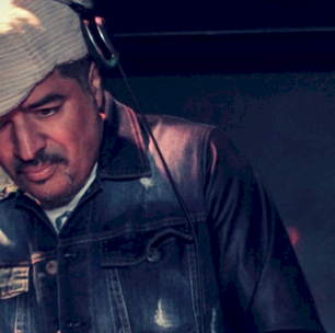 DJ Hum celebra 40 Anos de legado com o inédito álbum 'Nos Caminhos da Música'