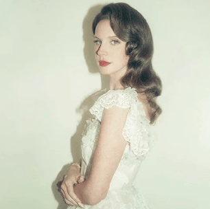 Lana Del Rey quebra recorde histórico de Adele na Billboard com "Born To Die"