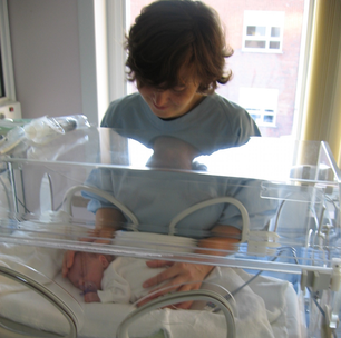 Prefeitura do Rio lança 'Cartão do Prematuro' com orientações para reduzir doença e mortes de bebês