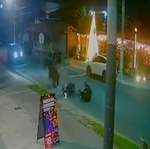 Cavalo solto corre por avenida e atinge motociclista em Cabo Frio (RJ)