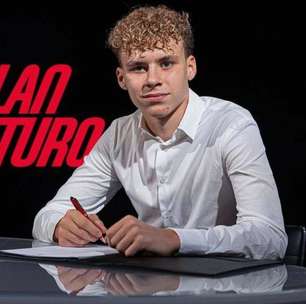 Milan assina primeiro contrato profissional com filho de Ibrahimovic