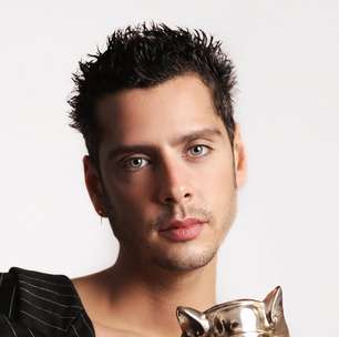 Ator da Netflix revela diagnóstico de HIV e defende dignidade no enfrentamento do estigma