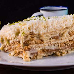 Não precisa de muito para fazer esse pavê de liquidificador com biscoito maisena simples para a sua ceia de Natal