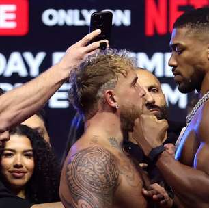 VÍDEO: Clima quente! Anthony Joshua se irrita com Jake Paul durante encarada