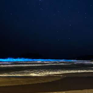 Jovem registra mar com brilho fluorescente em Florianópolis (SC): 'Perfeição'