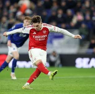 Arsenal vence o Everton e passará o Natal na liderança da Premier League