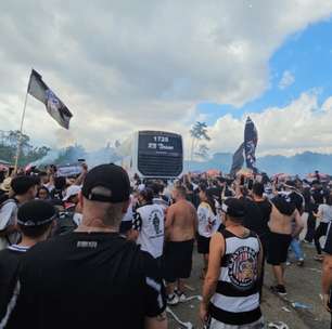 Fiel faz festa para o elenco do Corinthians antes de viagem para final da Copa do Brasil