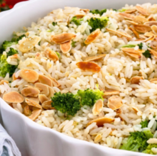 Receita leve e festiva de arroz de natal com brócolis