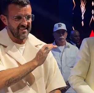 Neymar curte as férias e canta com Leo Santana em evento: 'Energia surreal'