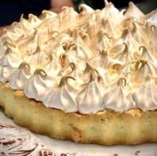 Torta de limão perfeita com merengue: azedinha na medida