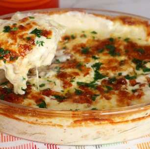 Batata com molho de queijo: a receita gratinada e cremosa para acompanhar a sua Ceia de Natal