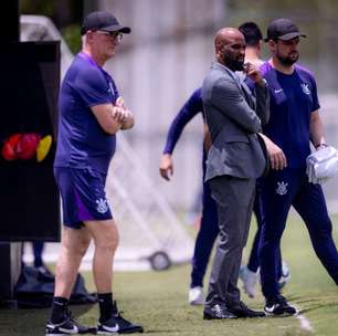 Dorival Júnior pede permanência de diretor executivo de futebol no Corinthians