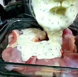 Frango com creme de cebola caseiro prático e para servir no ano-novo