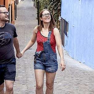 Um casal se aposenta antes dos 40 anos, em parte graças à "gamificação": não ligam o aquecimento no inverno e nunca carregam o smartphone em casa