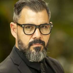 Pai de 6, Juliano Cazarré divide opiniões ao desejar mais filhos: 'Não é normal'