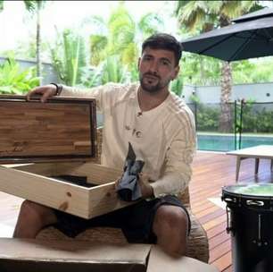 Saiba os presentes dados e recebidos por Arrascaeta e Vitor Roque em amigo oculto