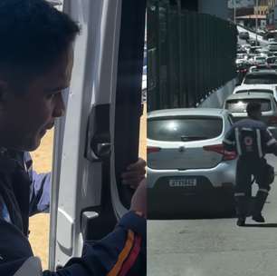Médico do Samu desce de ambulância para liberar trânsito durante emergência em Salvador (BA)