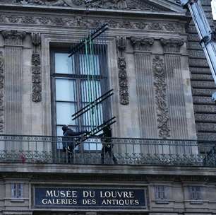 Museu do Louvre instala grades em janela por onde ladrões entraram