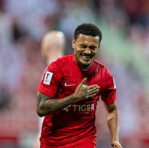 Agora lateral, Kauan Santos celebra bom momento no Shabab Al Ahli