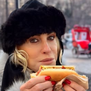 De férias, Ana Maria Braga posta registro de viagem a Nova York com o marido: 'Quase congelados'