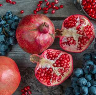 Rituais com uva e romã para atrair dinheiro na noite de Natal