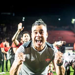 Vitória dá chapéu no Coritiba e encaminha contratação de atacante