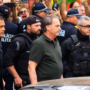 Procedimento de Bolsonaro transcorreu de acordo com o previsto, diz médico